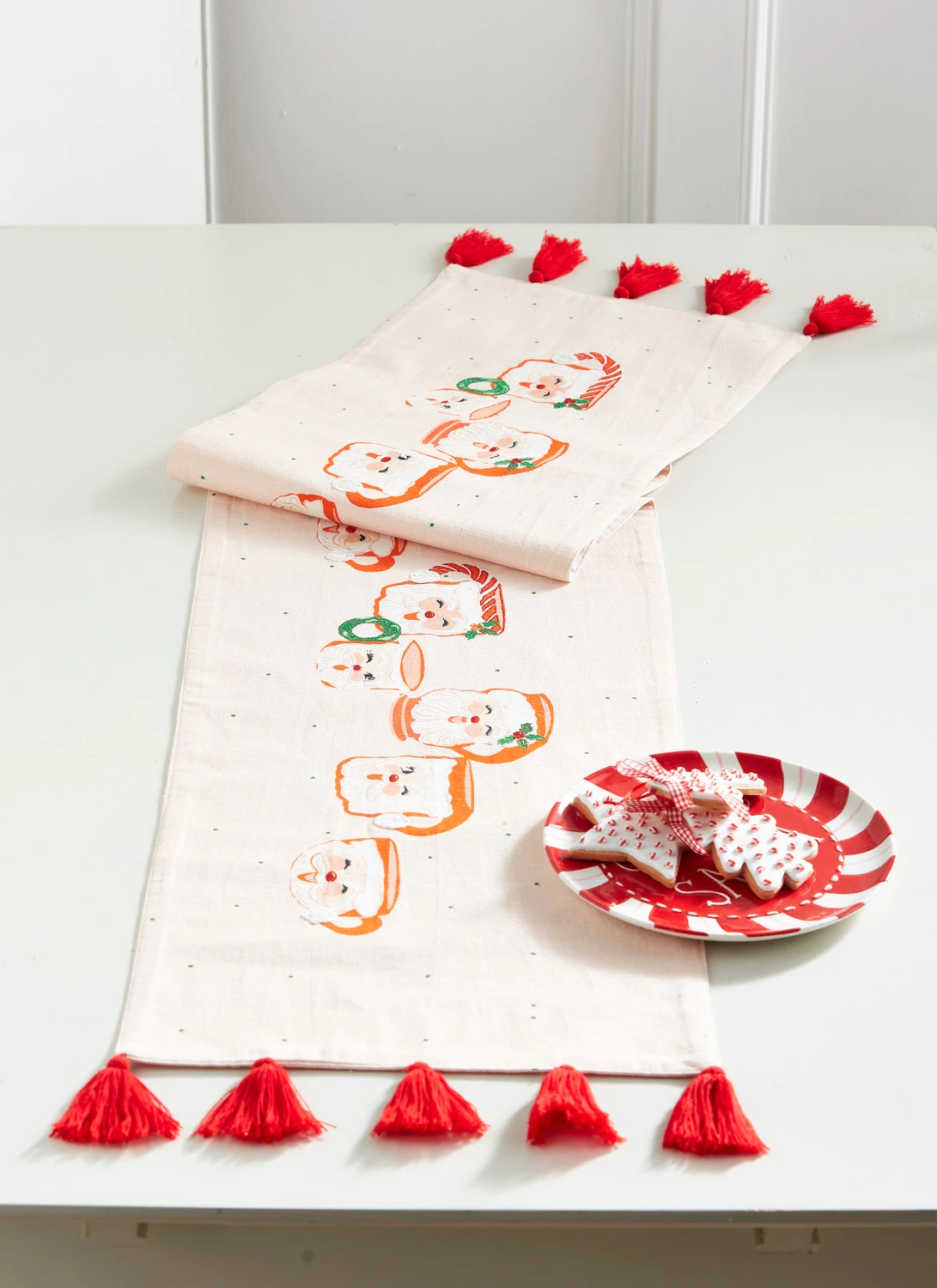 Raz 72" Pink Santa Mug Christmas Table Runner 4319325 1 Raz 72" Pink Santa Mug Christmas Table Runner 4319325