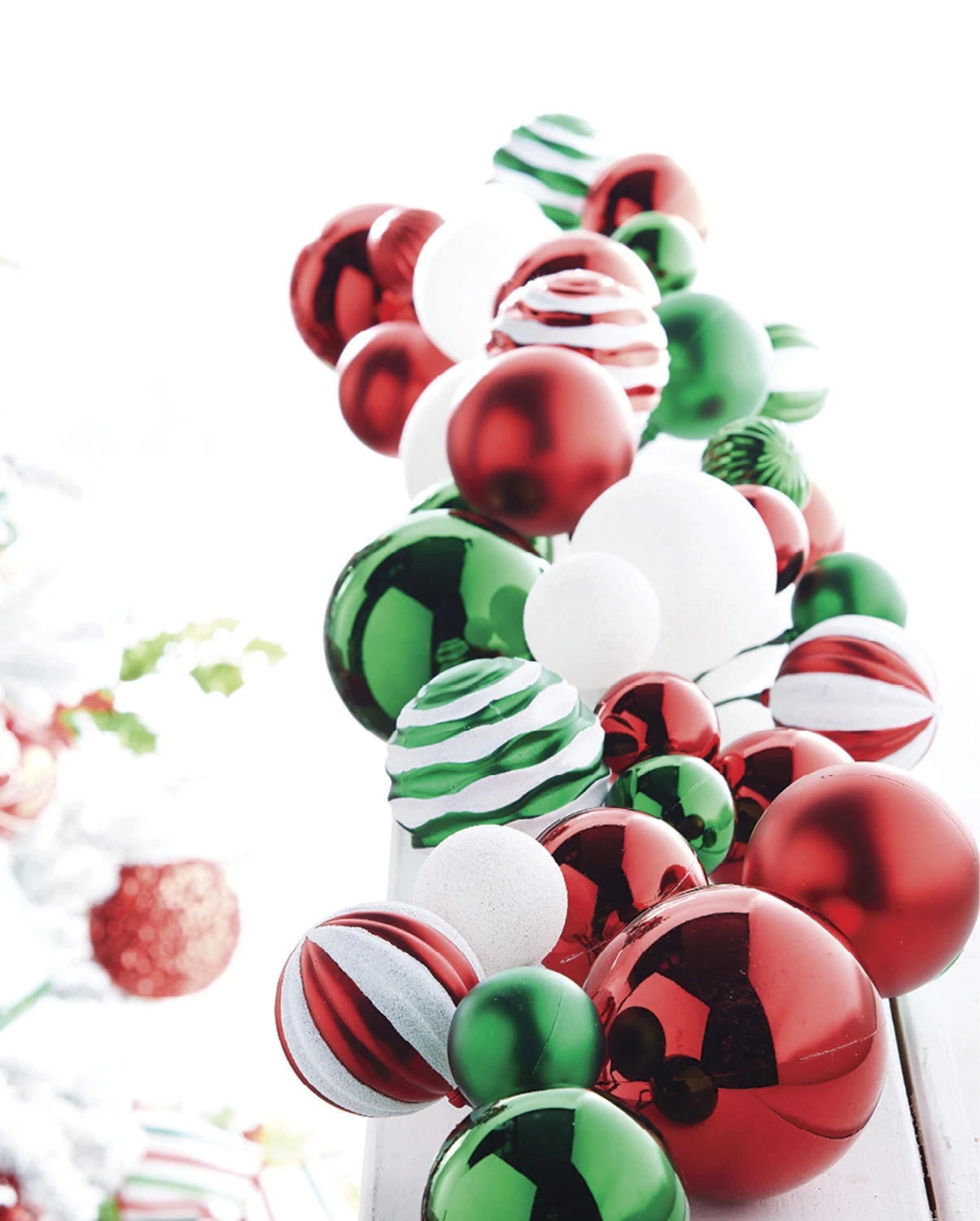 Raz 4' Green, Red, And White Mixed Ball Christmas Garland G4032704 1 Raz 4' Green, Red, And White Mixed Ball Christmas Garland G4032704